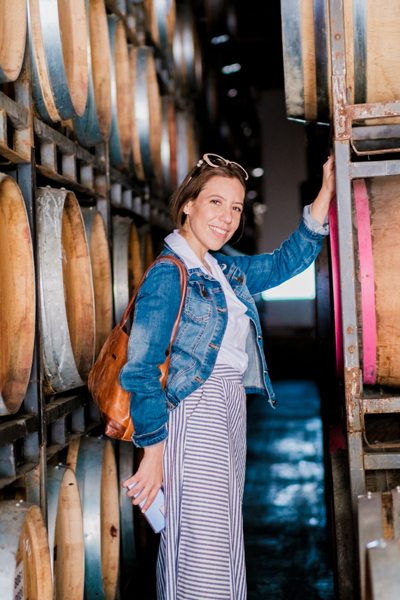 CURSO Y CATA DE VINOS DE ESPAÑA PARA APRENDER JUNTO A LA ACADEMIA DEL VINO 1 carla urrunaga experta en vinos