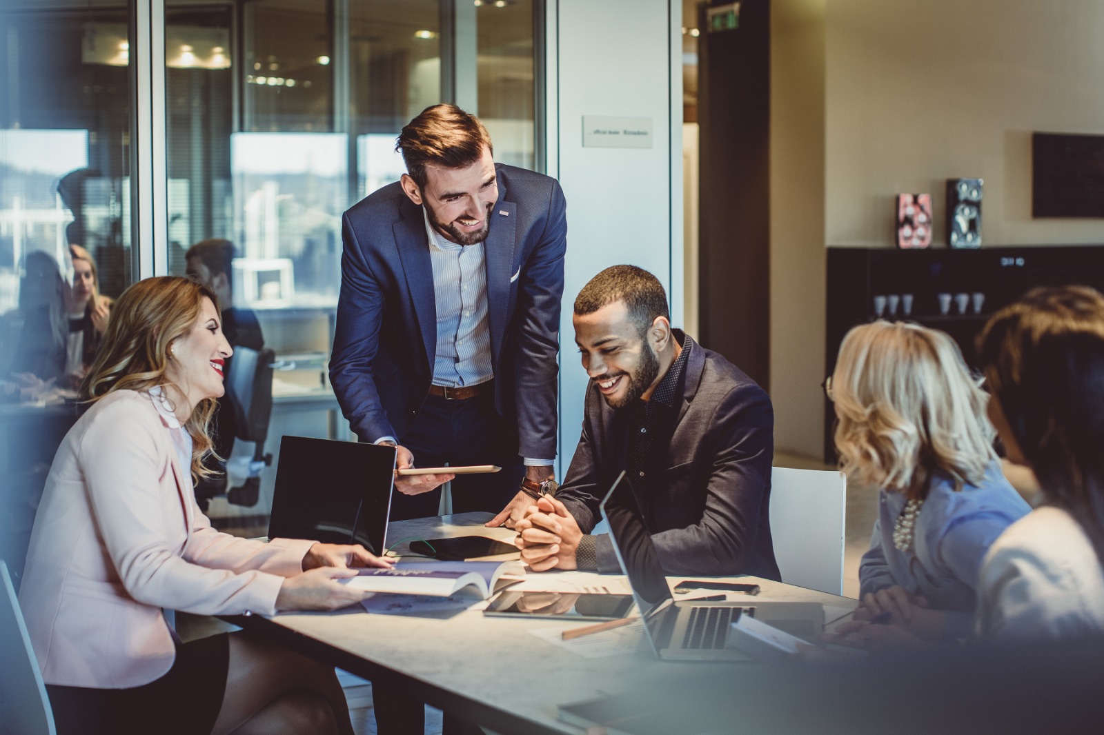 FE FAMILIA AMIGOS Y TRABAJO EJES CLAVE PARA UNA CULTURA EMPRESARIAL FELIZ 2