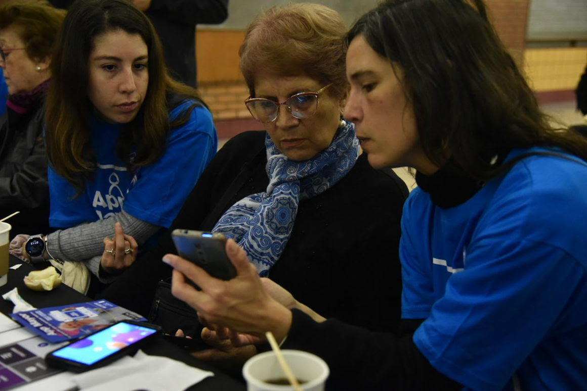CONECTA MAYOR UC Y PNUD LANZAN APLICACIÓN GRATUITA Y ÚNICA EN CHILE PARA PERSONAS MAYORES JUNTO A METRO DE SANTIAGO Y EL IPS 2