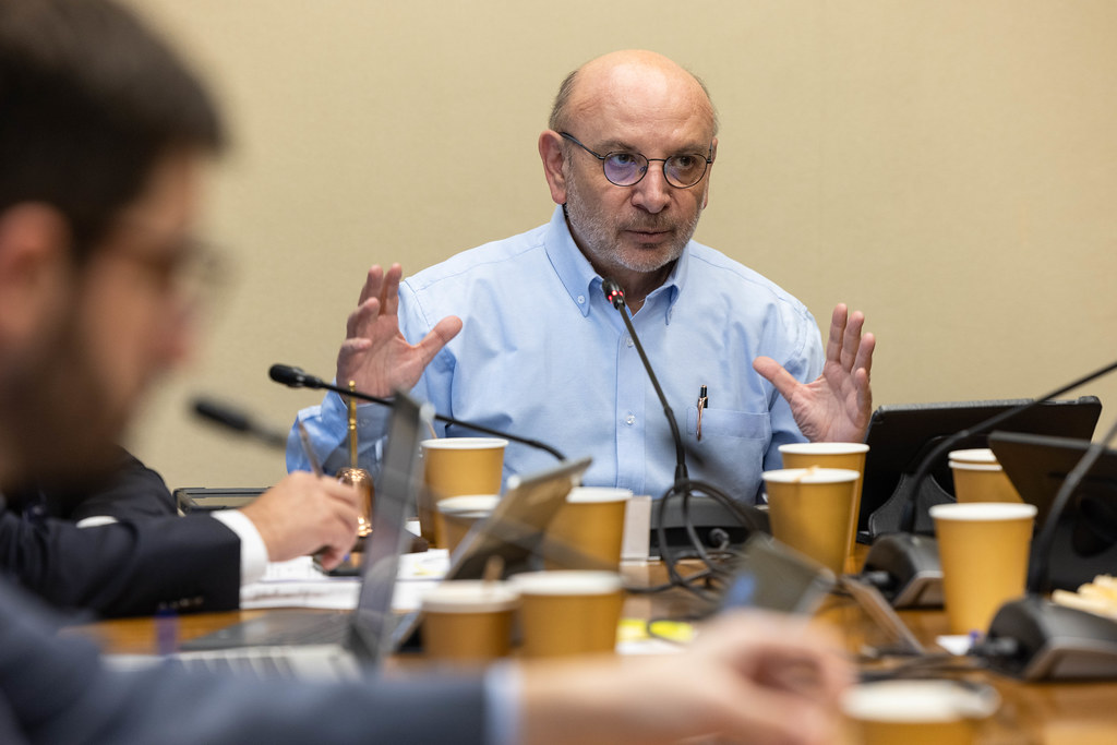 SENADOR JUAN LUIS CASTRO EXIGE MEDIDAS MÁS FIRMES Y EQUITATIVAS EN CRISIS ENERGÉTICA LA CONDUCTA DE CGE HA SIDO ARROGANTE