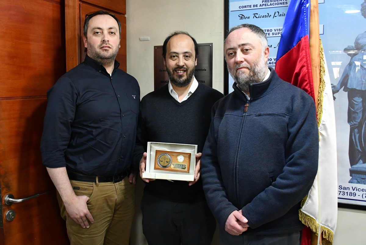 JUZGADO DE GARANTÍA DE SAN VICENTE REALIZA HOMENAJE PÓSTUMO A LA MAGISTRADA MARÍA IRENE MORALES MEDINA Hijos de la magistrada