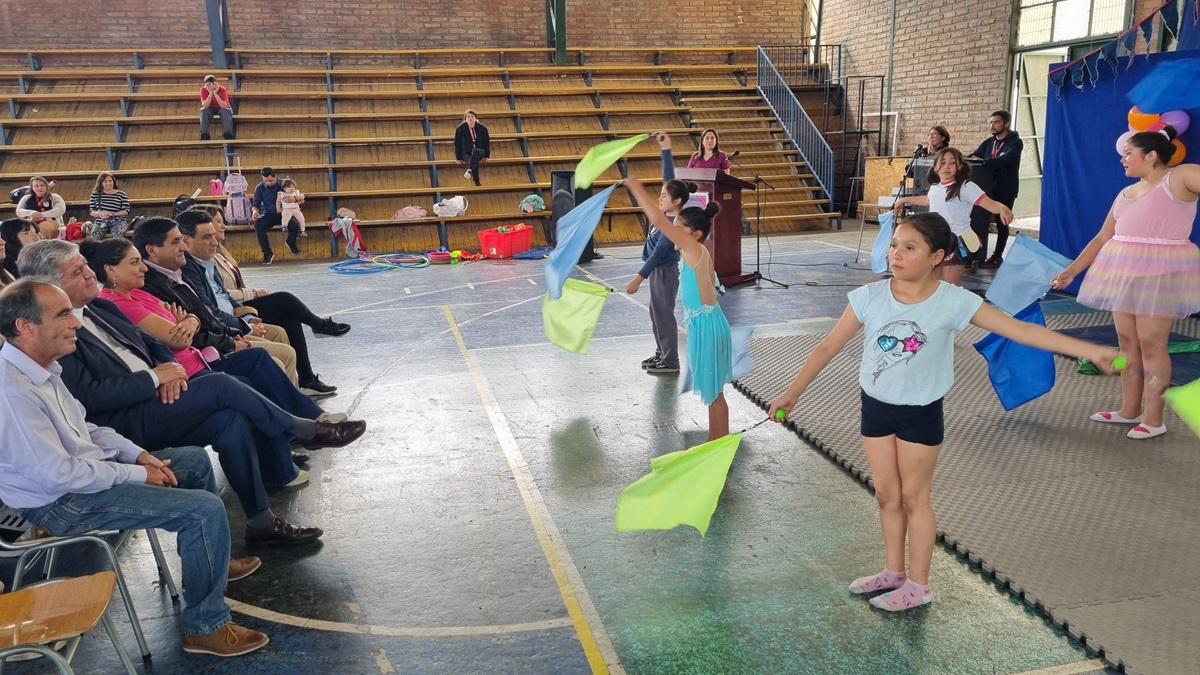 La magia del circo cautivó a estudiantes de la Escuela Laura Matus de Doñihue 3