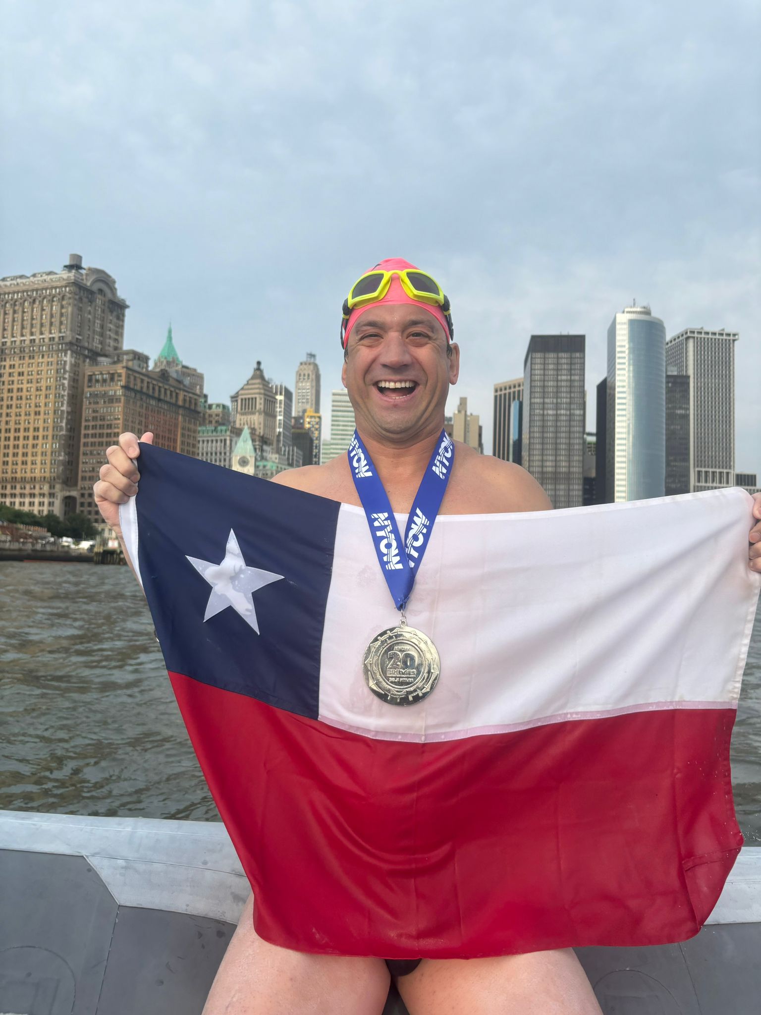 FRANCISCO JAVIER AGUIRRE VA POR SU SEGUNDO DESAFÍO PARA CONQUISTAR LA TRIPLE CORONA DE NATACIÓN: NADARÁ SIN TRAJE DE NEOPRENO 32,5 KMS EN EL CANAL DE CATALINA EN EEUU.