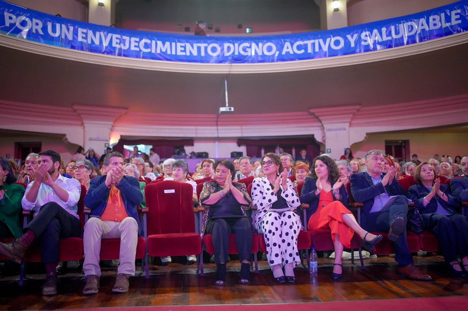 HAY 4.600 MILLONES DISPONIBLES GOBIERNO LANZA FONDO NACIONAL DEL ADULTO MAYOR PARA FINANCIAR PROYECTOS EN BENEFICIO DE LAS PERSONAS MAYORES DEL TODO EL PAÍS Ministra Javiera Toro y directora de Senama Claudia Asmad
