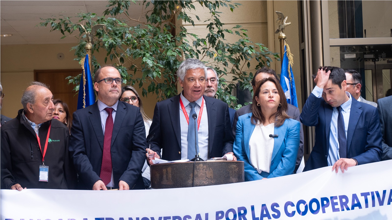 DIPUTADAS Y DIPUTADOS FORMAN BANCADA TRANSVERSAL PARA PROMOVER EL MODELO EMPRESARIAL COOPERATIVO CHILENO 2