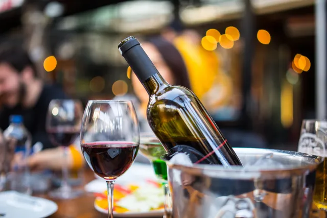 CÓMO SE DEBEN ALMACENAR CORRECTAMENTE LOS VINOS UNA VEZ ABIERTOS