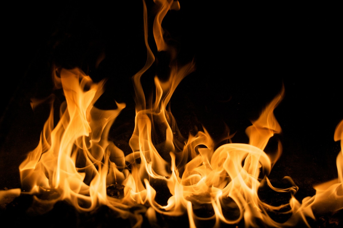 CAMINAR SOBRE FUEGO PUEDE FORTALECER LA RESILIENCIA EN EQUIPOS DE VENTAS CSF