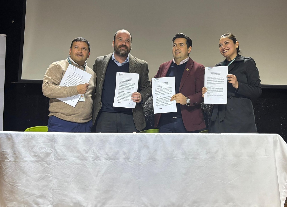 SERNAC FIRMÓ CONVENIO CON MUNICIPALIDAD DE GRANEROS PARA BRINDAR MAYOR PROTECCIÓN DE LOS CONSUMIDORES Firma Convenio SERNAC y Graneros 1