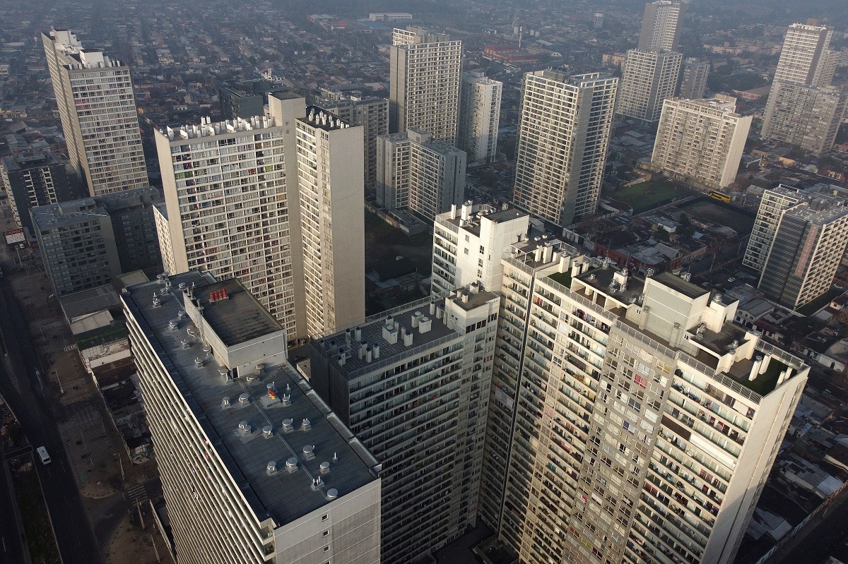 En Antofagasta Santiago y Temuco departamentos de 1 y 2 dormitorios asoman como la tendencia del segundo semestre Fachada edificio Activo Más Inversiones