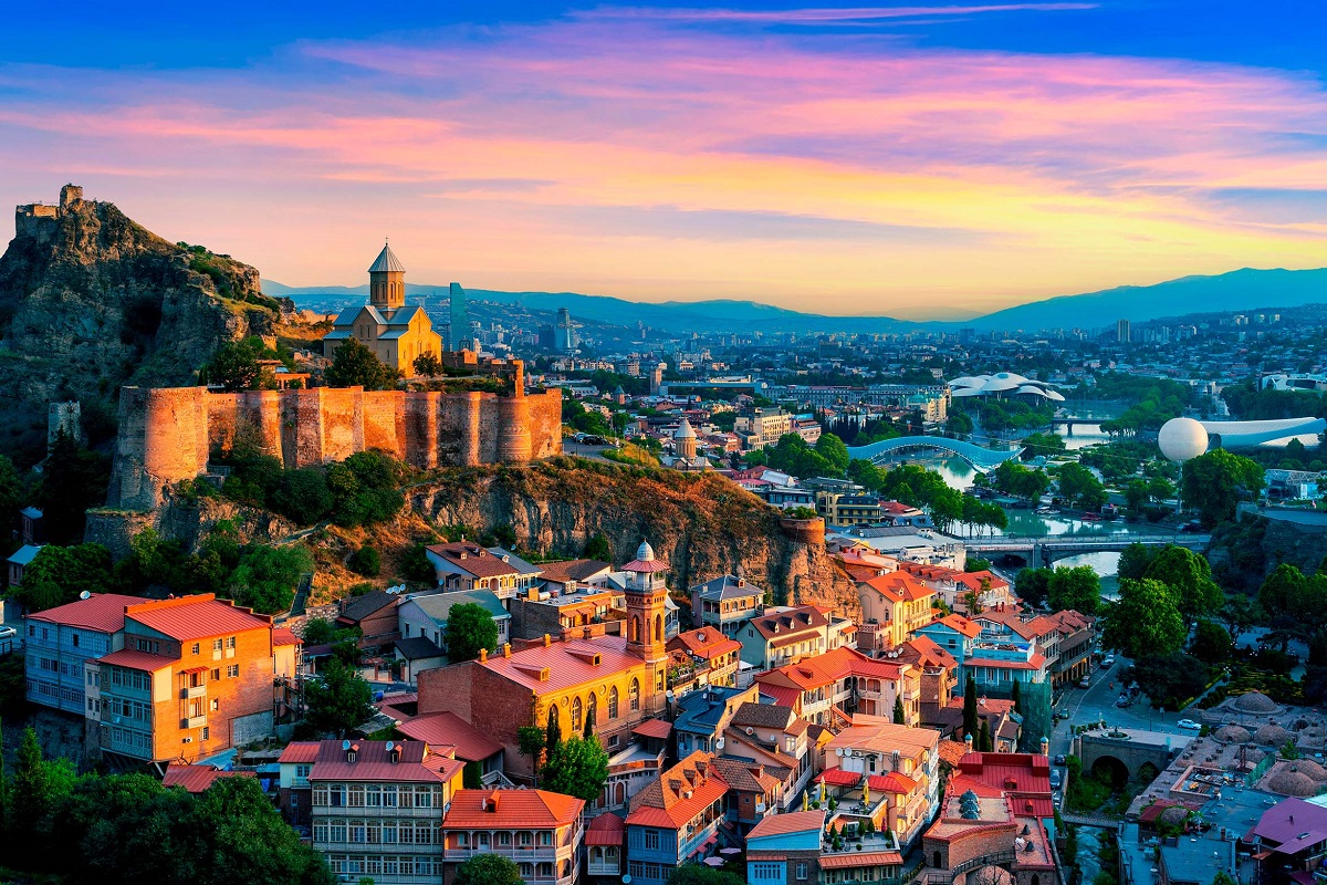 VIAJAR PARA VIVIR CÓMO MILLENNIAL Y GEN Z ESTÁN REESCRIBIENDO LAS REGLAS DEL TURISMO Georgia