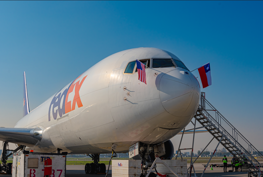 LA LOGÍSTICA EN 2025 UN AÑO DE TRANSFORMACIÓN ESTRATÉGICA Fedex Avión 2