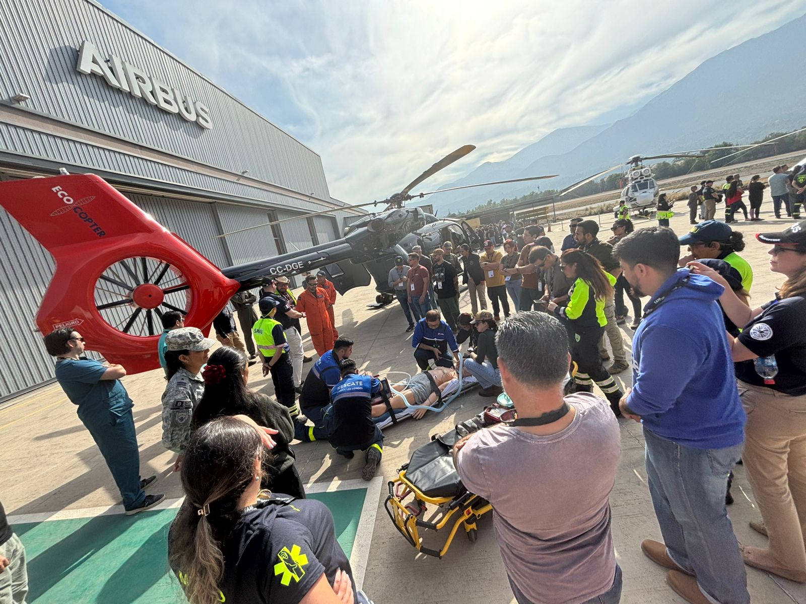 LA FUNDACIÓN AIRBUS Y LA FUNDACIÓN DE LA ACADEMIA FRANCESA DE MEDICINA FAM IMPARTIERON POR PRIMERA VEZ EN CHILE UN CURSO DE FORMACIÓN EN MEDICINA DE EMERGENCIA EN HELICÓPTERO HEMS portada