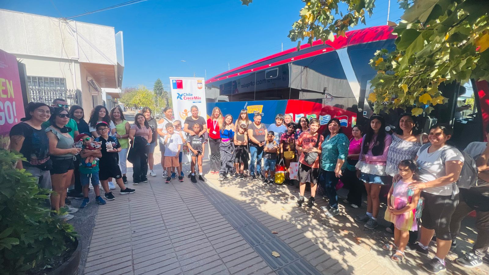 FAMILIAS DE OFICINAS LOCALES DE LA NIÑEZ DE RENGO PALMILLA Y PICHILEMU CONOCIERON ATRACTIVOS TURÍSTICOS DEL LAGO RAPEL 1