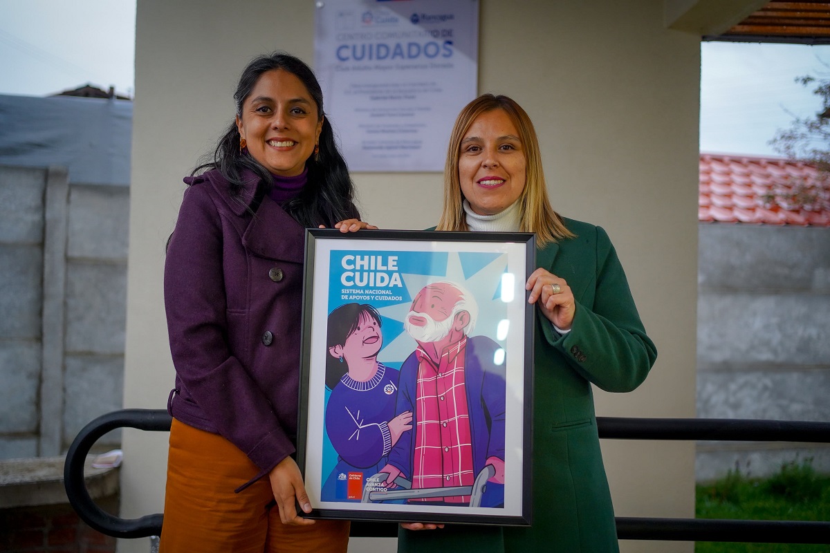 GOBIERNO INAUGURA EN RANCAGUA EL PRIMER CENTRO COMUNITARIO DE CUIDADOS DE LA REGIÓN DE OHIGGINS Seremi Nayadeth Ahumada junto a Subsecretaria de Servicios Sociales Franciasca Gallegos