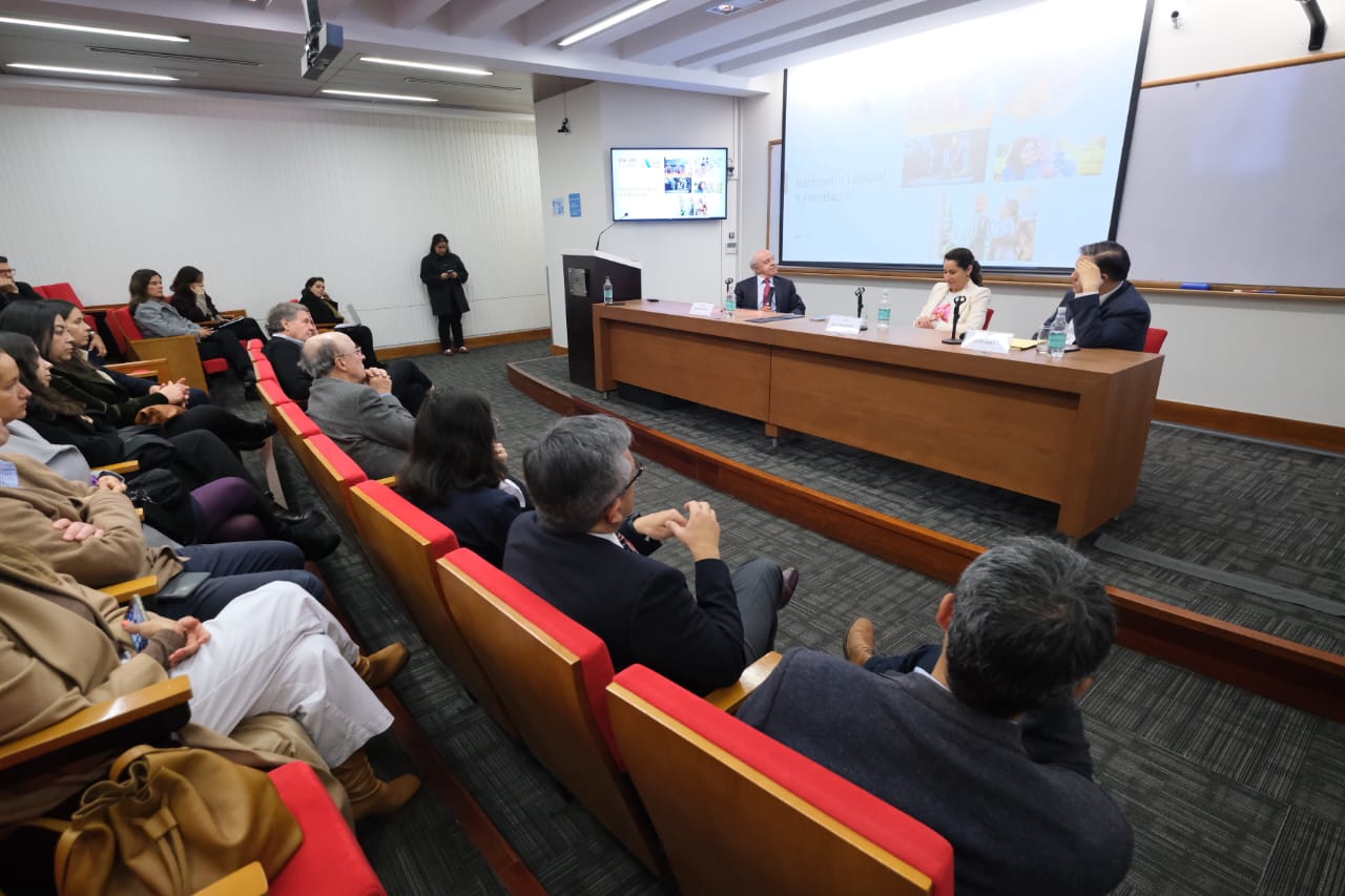 EL 30 DE LOS JÓVENES COTIZANTES NO ALCANZARÍA UNA PENSIÓN SUPERIOR A LA ACTUAL LÍNEA DE LA POBREZA Barómtero UDD AAFP 2