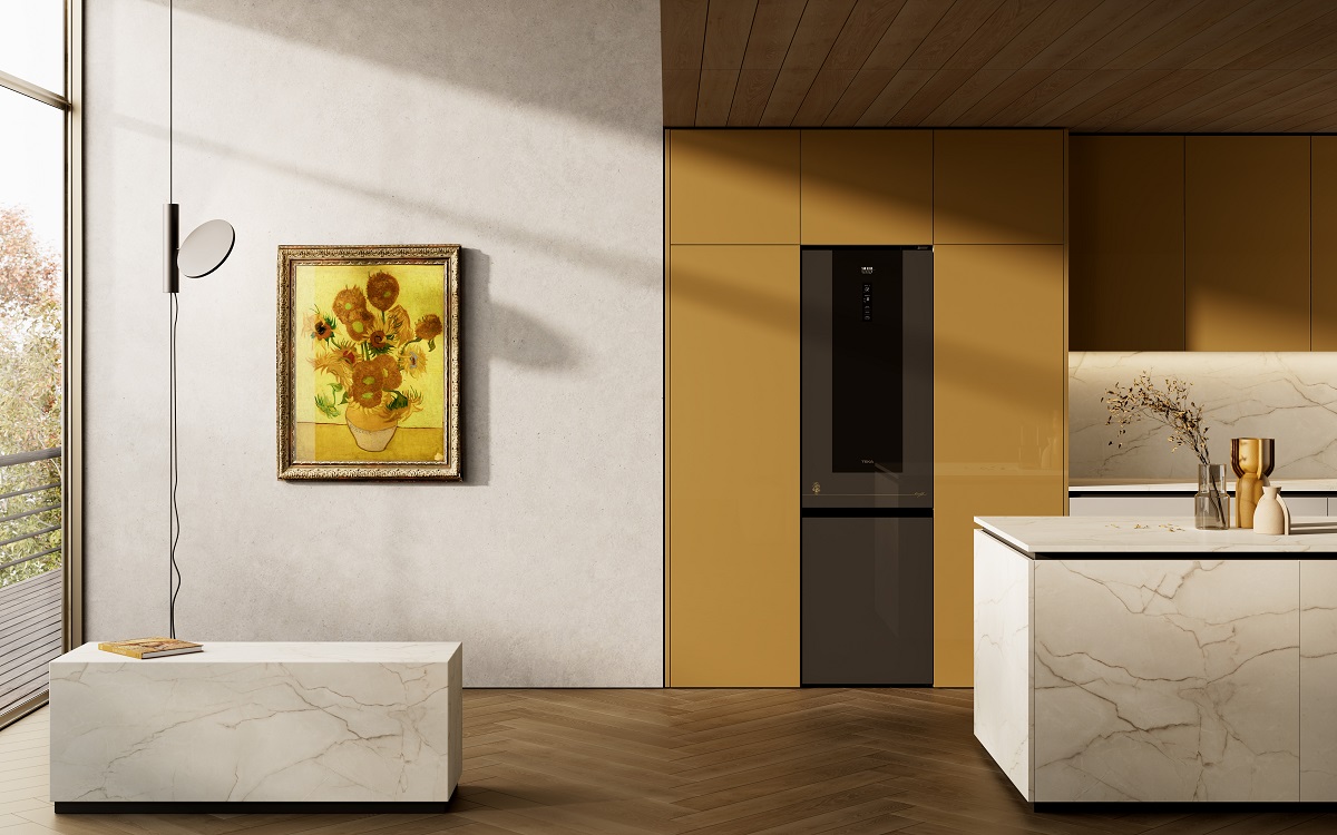 EL ARTE DE VAN GOGH Y LA TECNOLOGÍA EUROPEA LLEGAN A LAS COCINAS CHILENAS Sunflowers Painting 02 Fridge