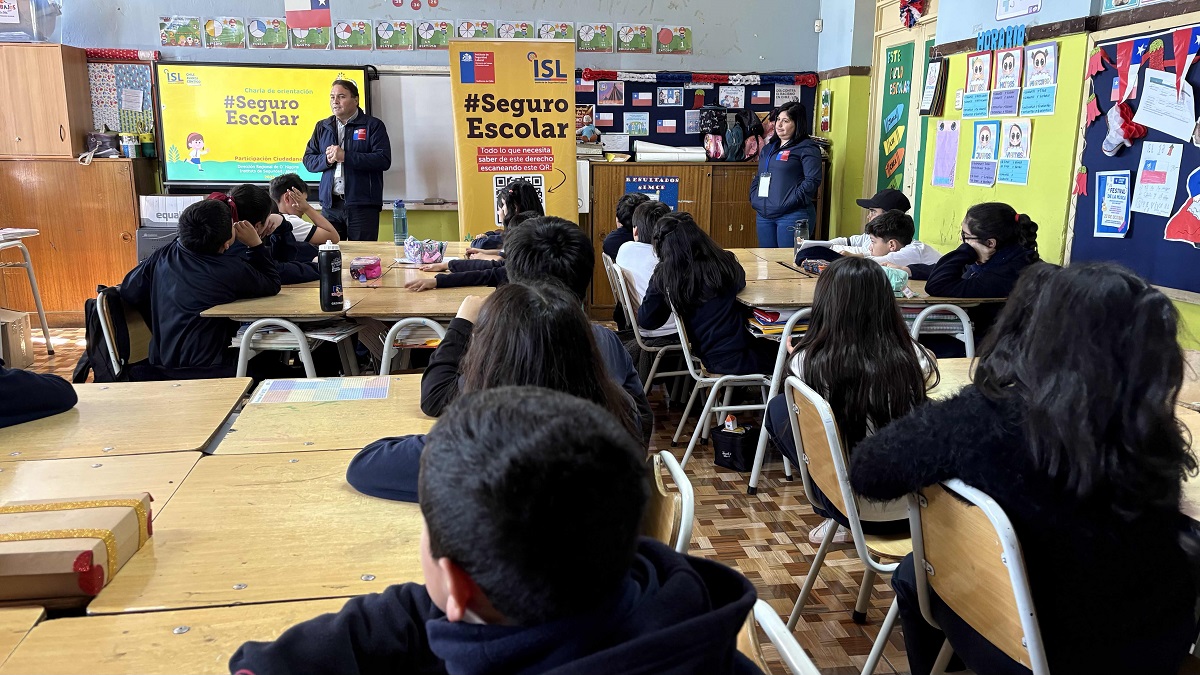 ESTUDIANTES DEL COLEGIO LA PAZ DE RENGO SE INFORMARON SOBRE EL SEGURO ESCOLAR Colegio La Paz 1