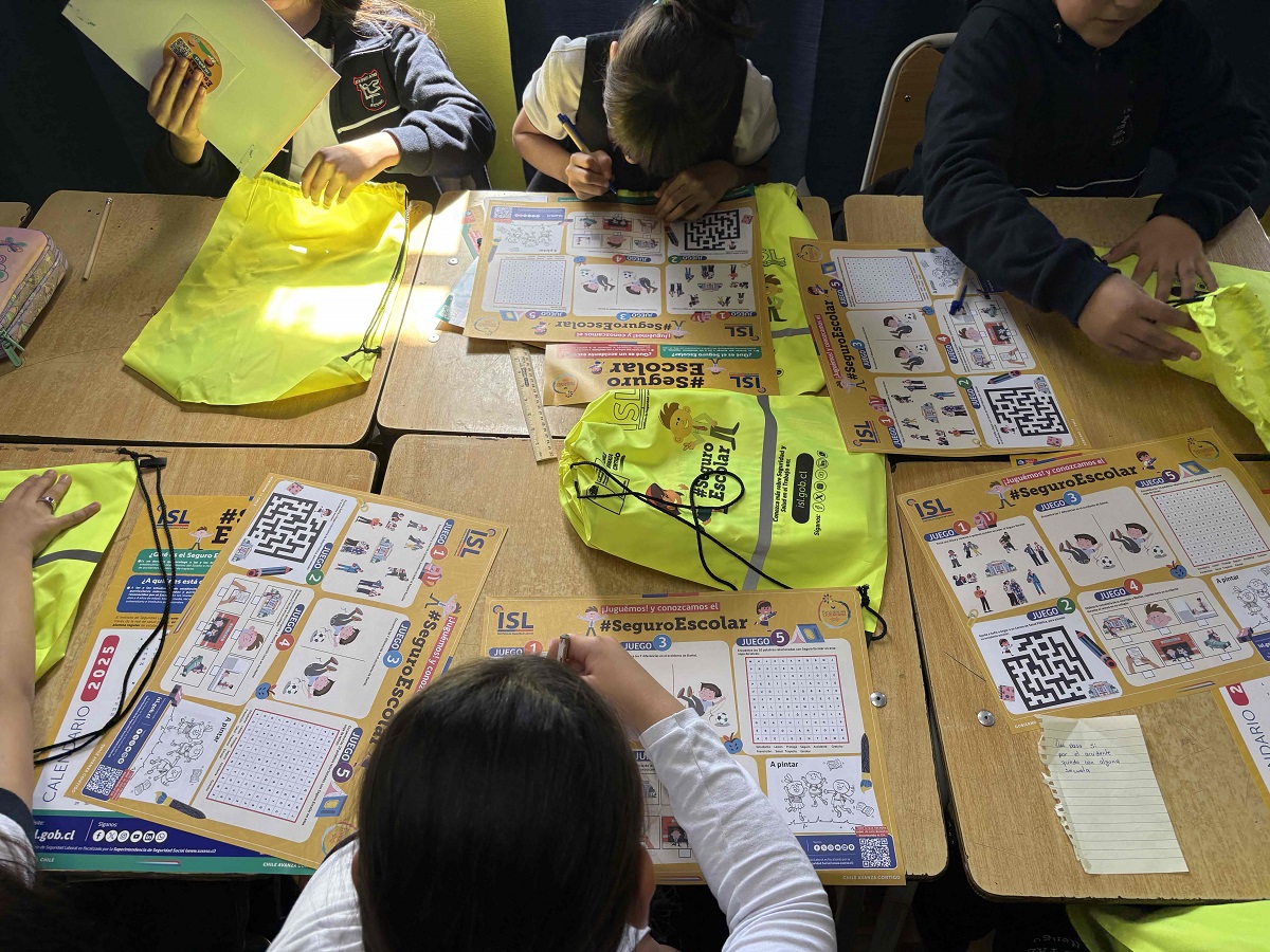ESTUDIANTES DEL COLEGIO LA PAZ DE RENGO SE INFORMARON SOBRE EL SEGURO ESCOLAR Colegio La Paz 2