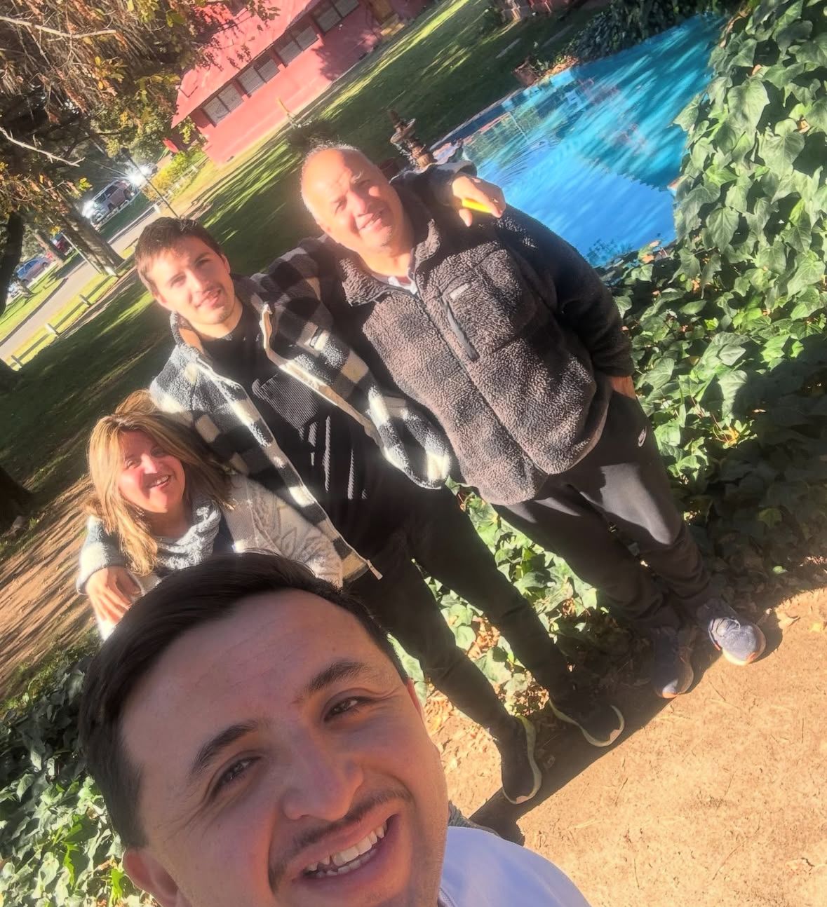 Familia afuera Denns